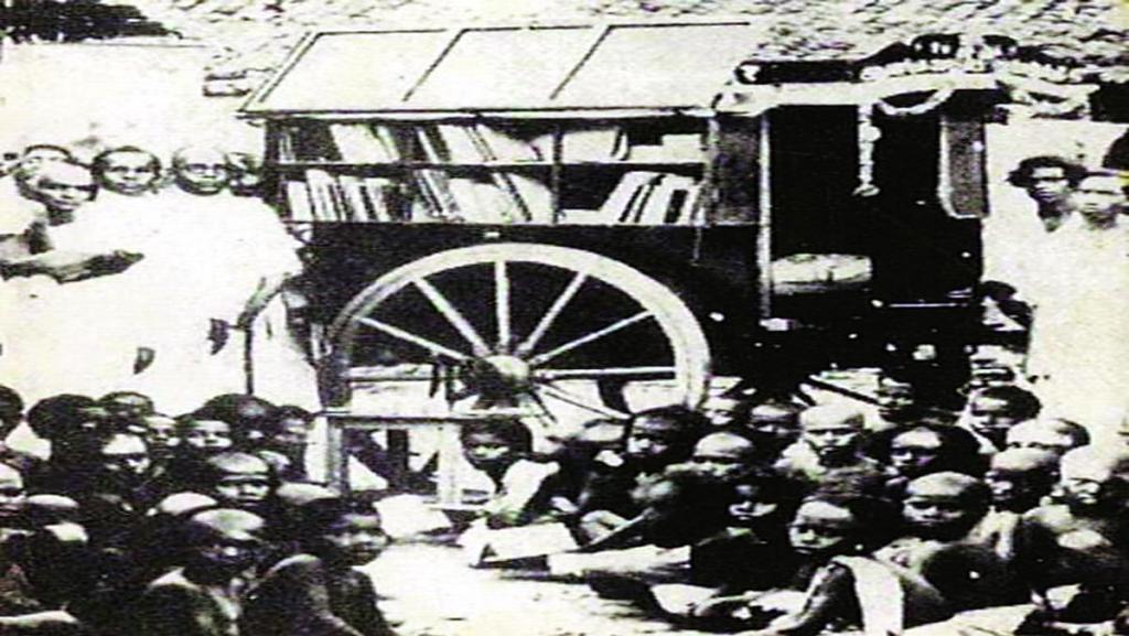 गतशतकाच्या पूर्वार्धातले दक्षिण भारतातील फिरते वाचनालय आणि त्याचे वाचक!
