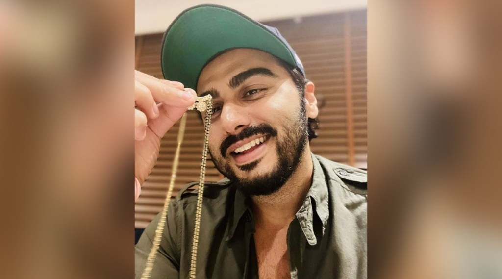 Arjun kapoor shared a photo with mangalsutra