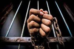 प्रवाशांना लुटणाऱ्या दोघांना अटक