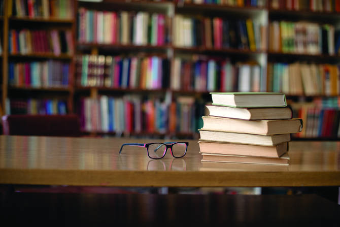 ‘आकाश धरती को खटखटाता है’