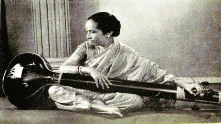 ‘रेडिओ संगीत संमेलना’त गंगुबाई हनगल (१९६० सालातील छायाचित्र, पीआयबी संग्रहातून)