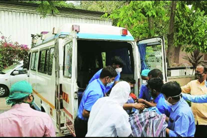 प्राणवायुअभावी सुविचार रूग्णालयातून रूग्णांना इतरत्र हलविण्यात येत असताना