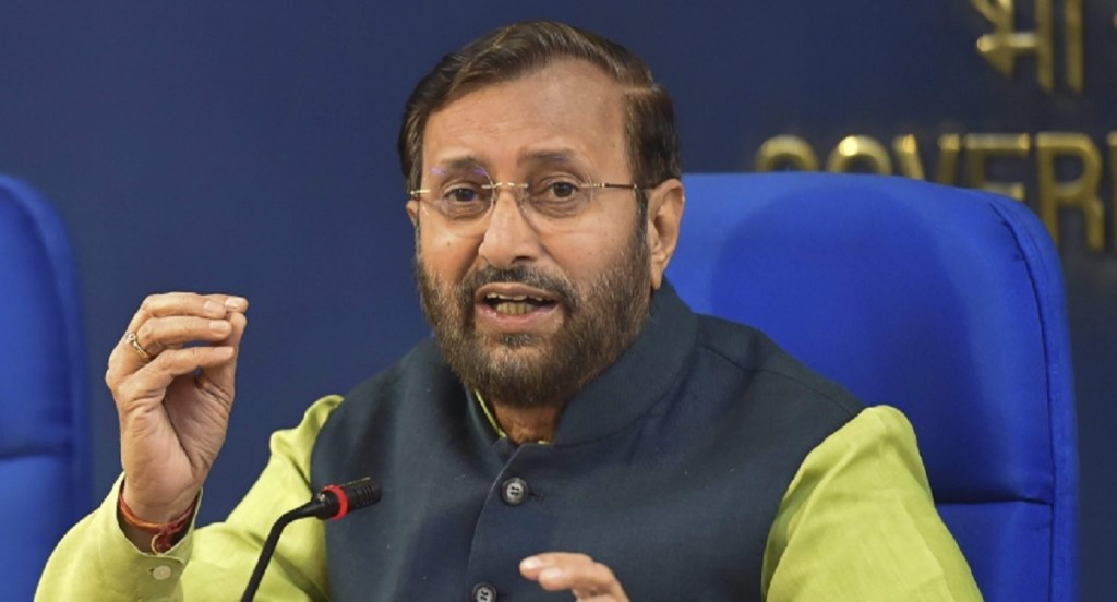 prakash jawdekar on vaccine distribution by maharashtra state