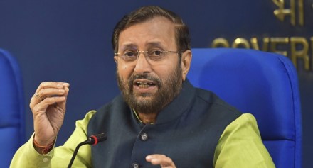 prakash jawdekar on vaccine distribution by maharashtra state