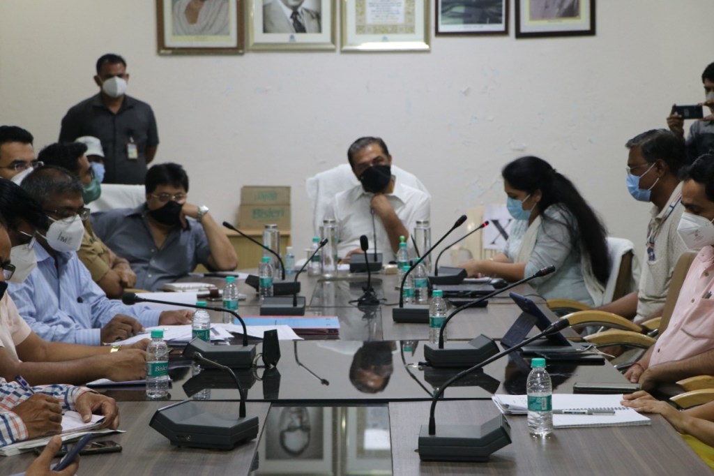 वर्ध्यात करोना रुग्णांसाठी पर्याप्त खाटा; पालकमंत्र्यांकडून संपर्क कक्ष स्थापन करण्याच्या सूचना