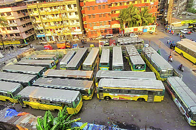 परिवहनाच्या भंगार बस लिलावात परिवहनाच्या भंगार बस लिलावात