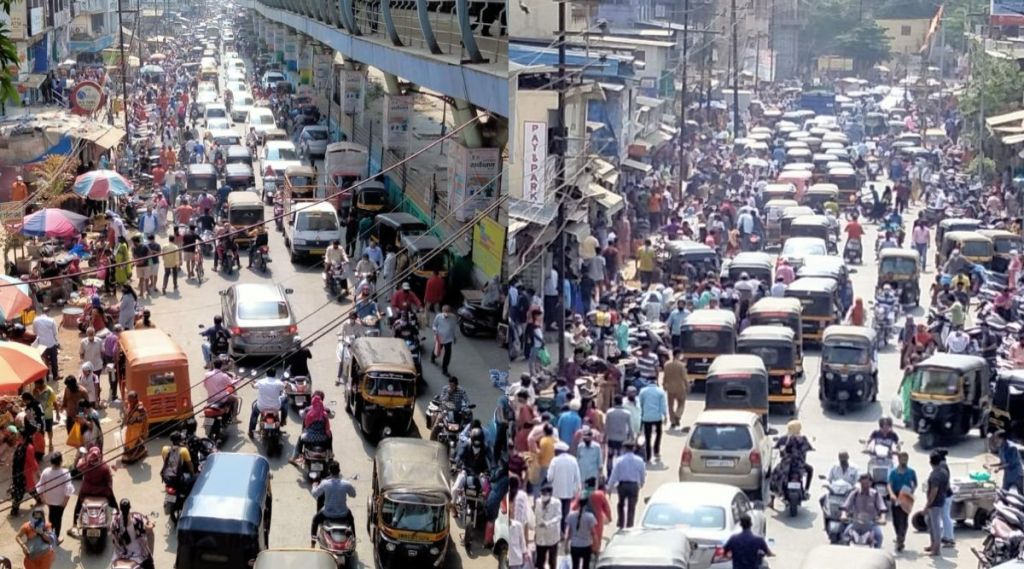 लॉकडाउनच्या भीतीने बदलापुरात उसळली तुफान गर्दी