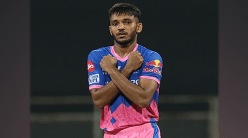 राजस्थानचा वेगवान गोलंदाज चेतन साकारियाच्या वडिलांचे करोनामुळे निधन