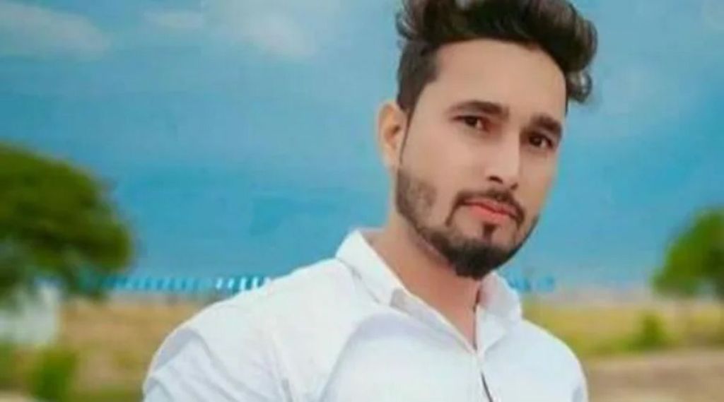 धक्कादायक! औषधं आणण्यासाठी घराबाहेर पडलेल्या तरुणाची जमावाकडून हत्या; झुंडबळीचा कुटुंबाचा आरोप धक्कादायक! औषधं आणण्यासाठी घराबाहेर पडलेल्या तरुणाची जमावाकडून हत्या; झुंडबळीचा कुटुंबाचा आरोप