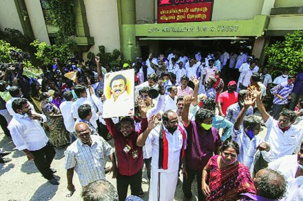 तमिळनाडूत द्रमुक; केरळमध्ये पुन्हा डावे तमिळनाडूत द्रमुक; केरळमध्ये पुन्हा डावे