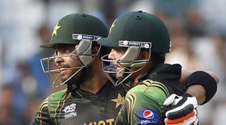 Wicketkeeper-batsman kamran akmal offered to pay fine imposed on umar akmal