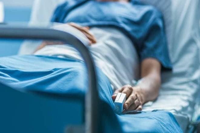 परवानगी नसताना रुग्णालयात करोना रुग्णांवर उपचार