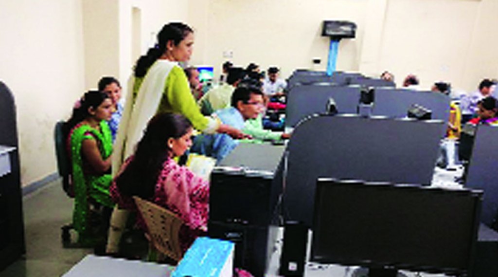 ‘डाएट’चे अधिव्याख्याते, कर्मचारी सावकारांच्या दारात!