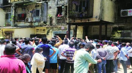 रहिवाशांचा विरोध कायम रहिवाशांचा विरोध कायम