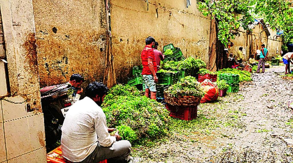 दादर, भायखळा भाजीमंडईतील वर्दळ ओसरली