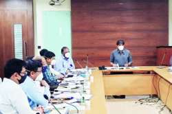 खड्डा दिसल्यास संबंधित अधिकाऱ्यावर कारवाई
