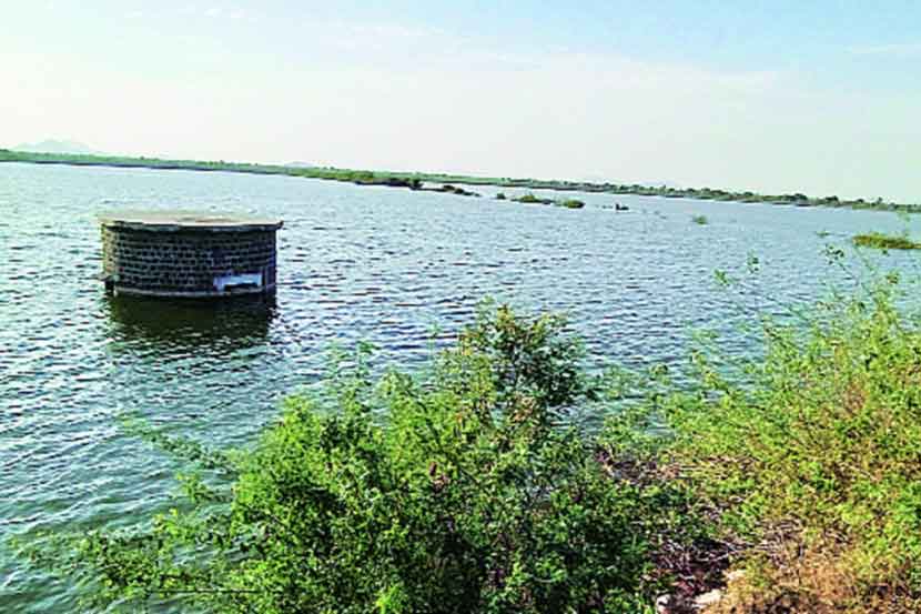 संरक्षित तलावात मत्स्यपालन ठेका देण्याचा घाट