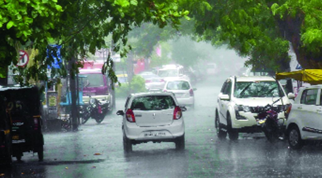 भर उन्हाळयात मुसळधार
