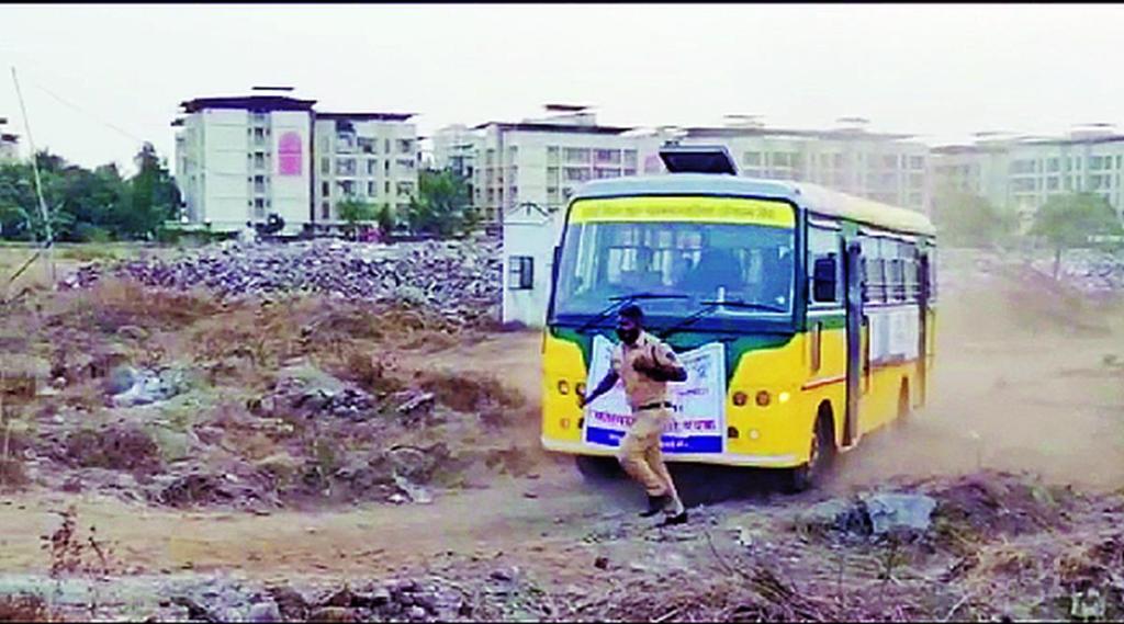 विनाकारण बाहेर फिरणाऱ्यांची पळापळ