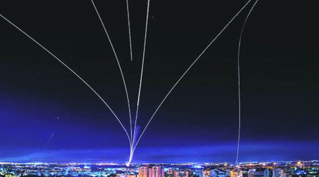 ‘हमास’कडून रॉकेट हल्ले आणि अल अक्सा मशिदीत नमाजपठण, १३ मे ‘हमास’कडून रॉकेट हल्ले आणि अल अक्सा मशिदीत नमाजपठण, १३ मे