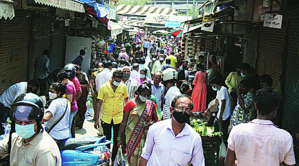 कठोर र्निबधांतही भाजी मंडयांमध्ये गर्दी