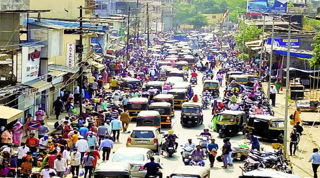 टाळेबंदीच्या भीतीने बाजारात गर्दी