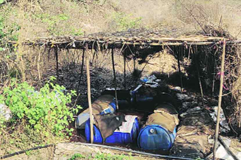 उंबार्ली टेकडीवर दारूभट्टी उभारण्यात आली आहे.