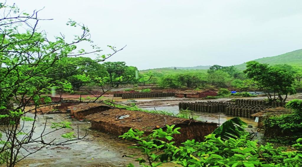 पावसामुळे लाखो विटांचा माल मातीमोल