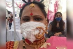 नथीचा नखरा… N 95 मास्कवर नथ लावणाऱ्या काकूंचा फोटो तुफान व्हायरल