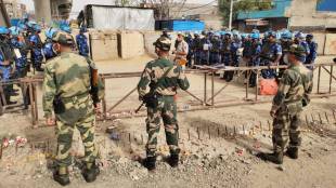 Delhi Police deployed at Singhu border.