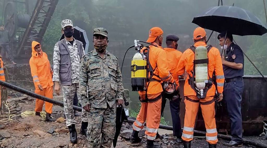 Fear that five workers have been trapped in Meghalaya mine for 11 days asked the Navy for help Fear that five workers have been trapped in Meghalaya mine for 11 days asked the Navy for help