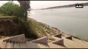water level rose the bodies buried on the banks of the Ganges floated in up