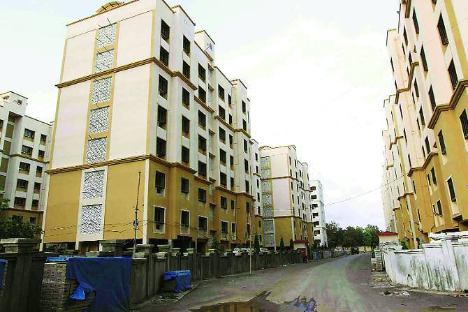 कर्करुग्णांच्या नातेवाईकांसाठी घरे देण्याच्या निर्णयाला मुख्यमंत्र्यांची स्थगिती