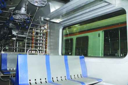 संपूर्ण वातानुकूलित लोकल सध्या उपनगरीय रेल्वे मार्गावर धावत असतानाच अर्धवातानुकूलित लोकलचाही पर्याय समोर आला आहे.