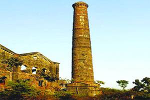 गिरणी कामगारांचे कुटुंबीय जीर्ण इमारतीत वास्तव्यास