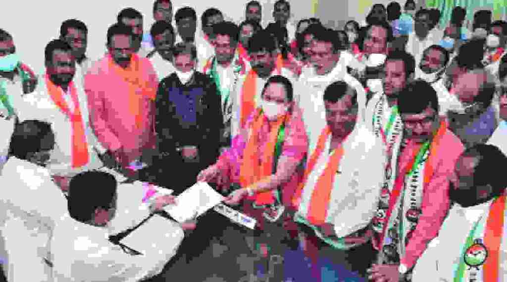 शिवसेनेच्या रोहिणी शेंडगे यांचा अर्ज शिवसेनेच्या रोहिणी शेंडगे यांचा अर्ज