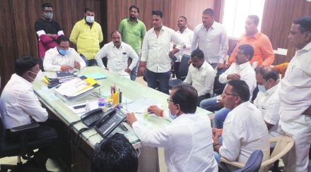 शिवसेना नगरसेवकांचा आयुक्तांना घेराव