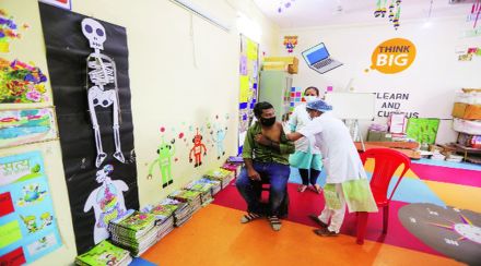 लाट ओसरू लागताच लसीकरण संथ