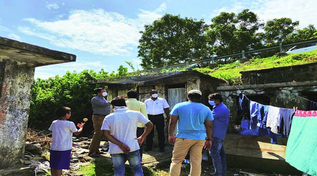 रेल्वे उड्डाणपूल संरक्षक कठडा कमकुवत