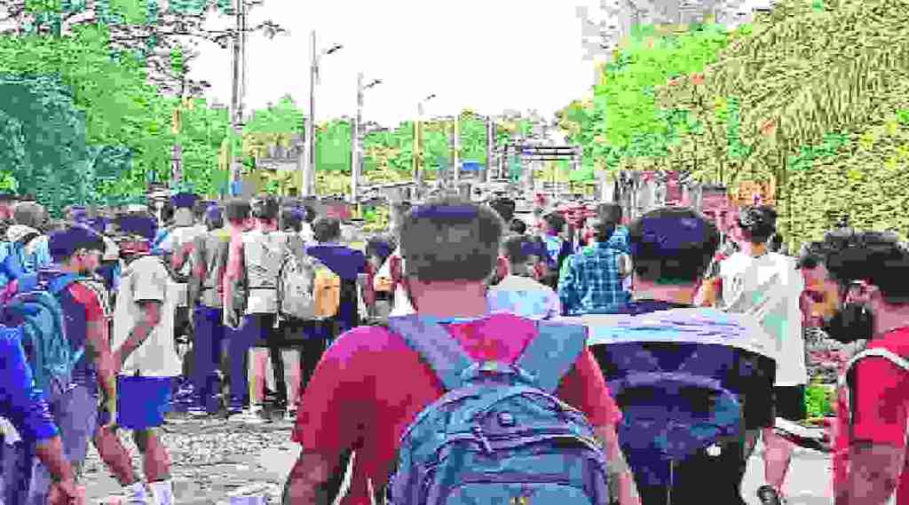 नोकरभरतीसाठी डहाणूत परप्रांतियांचे लोंढे