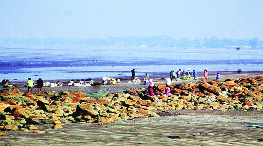 किनाऱ्यावरील गावांना पुराचा धोका
