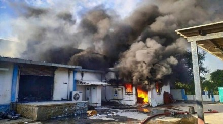 पिरंगुट औद्योगिक वसाहतीतील एका रासायनिक कंपनीत सोमवारी आग लागून १८ कामगारांचा झाला होता मृत्यू... नातेवाईकांनी केल्या चार मागण्या... (छायाचित्र। पीटीआय)