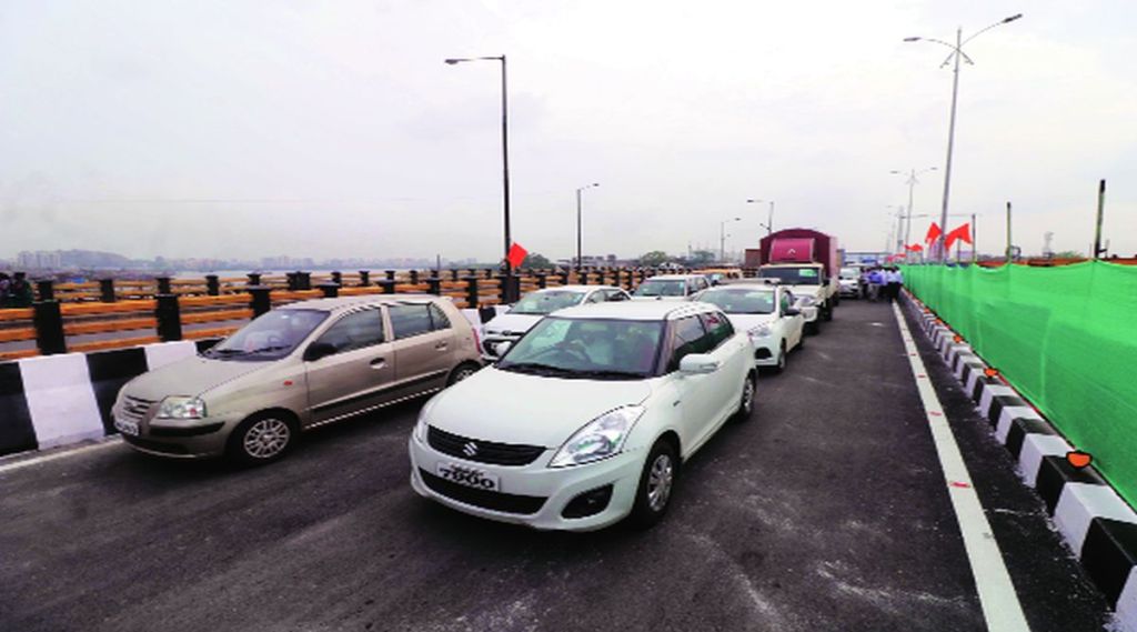 दुर्गाडी खाडीवरील नवीन पुलाच्या दोन मार्गिका खुल्या