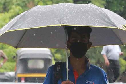 ठाणे, कल्याण-डोंबिवली परिसरात मंगळवारी पावसाने सकाळी तसेच संध्याकाळी हजेरी लावली.