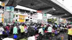 वसई रेल्वे स्थानक परिसरात वाहनांचा अडथळा