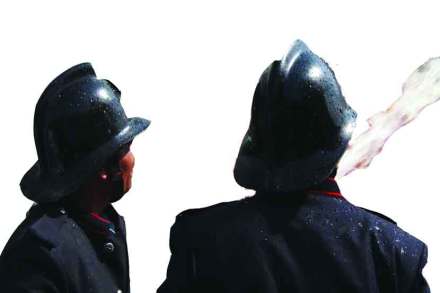 पालिकेच्या आपत्कालीन व्यवस्थेवर संकट पालिकेच्या आपत्कालीन व्यवस्थेवर संकट