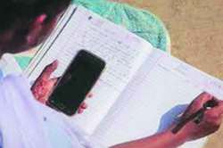 गरजू विद्यार्थ्यांकडे साधनसामग्रीचा अभाव