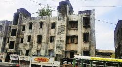 हजारो कुटुंबे मृत्यूच्या छायेत