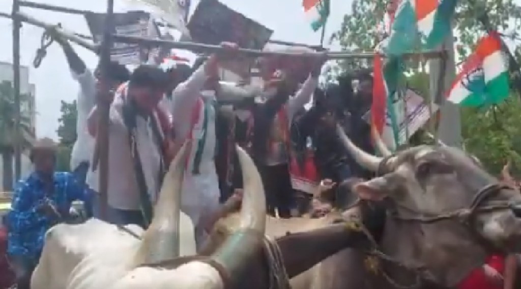Congress stages protest, bullock cart broken, mumbai congress, bhai jagtap