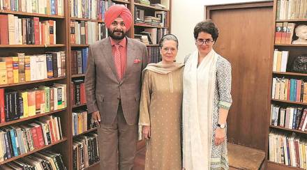 navjyot singh siddhu with sonia gandhi and priyanka gandhi